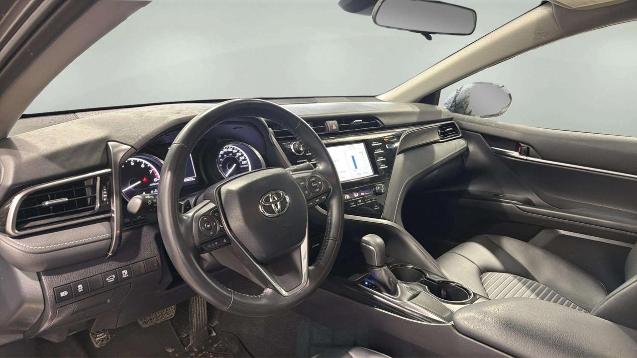 2019 Toyota Camry SE | HEATED SEATS | ALLOY'S | CARPLAY | CLEAN CARF Photo