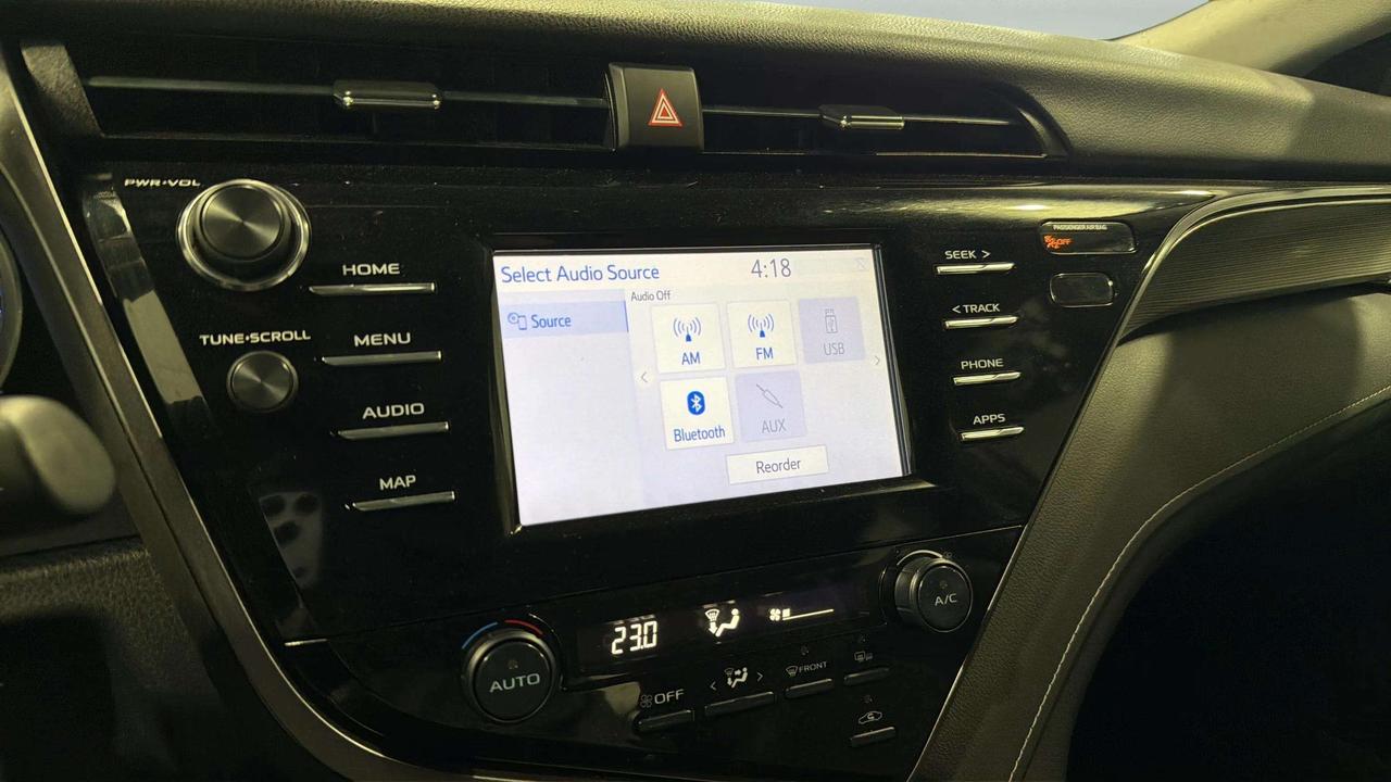 2019 Toyota Camry SE | HEATED SEATS | ALLOY'S | CARPLAY | CLEAN CARF Photo