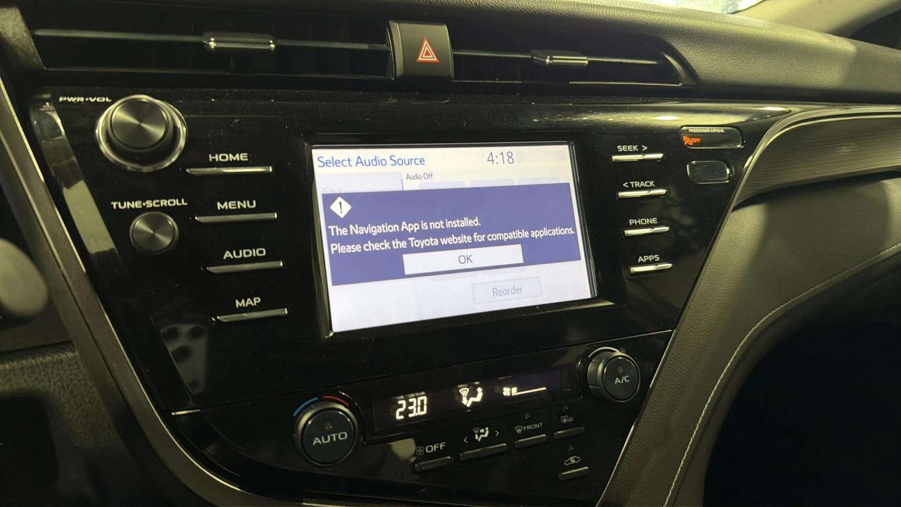 2019 Toyota Camry SE | HEATED SEATS | ALLOY'S | CARPLAY | CLEAN CARF Photo