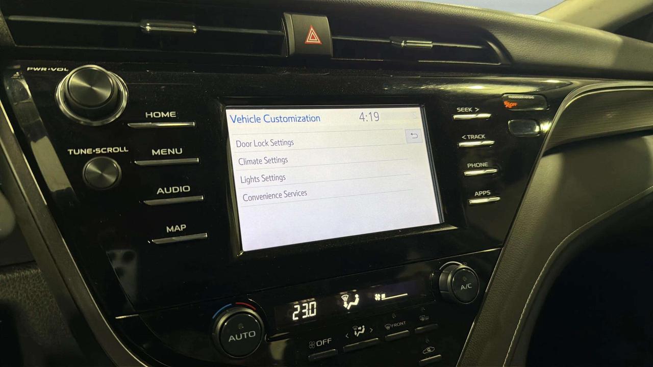 2019 Toyota Camry SE | HEATED SEATS | ALLOY'S | CARPLAY | CLEAN CARF Photo