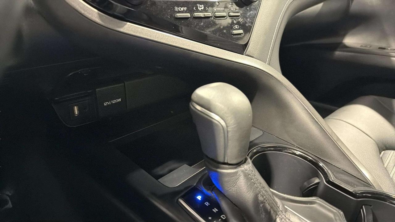 2019 Toyota Camry SE | HEATED SEATS | ALLOY'S | CARPLAY | CLEAN CARF Photo