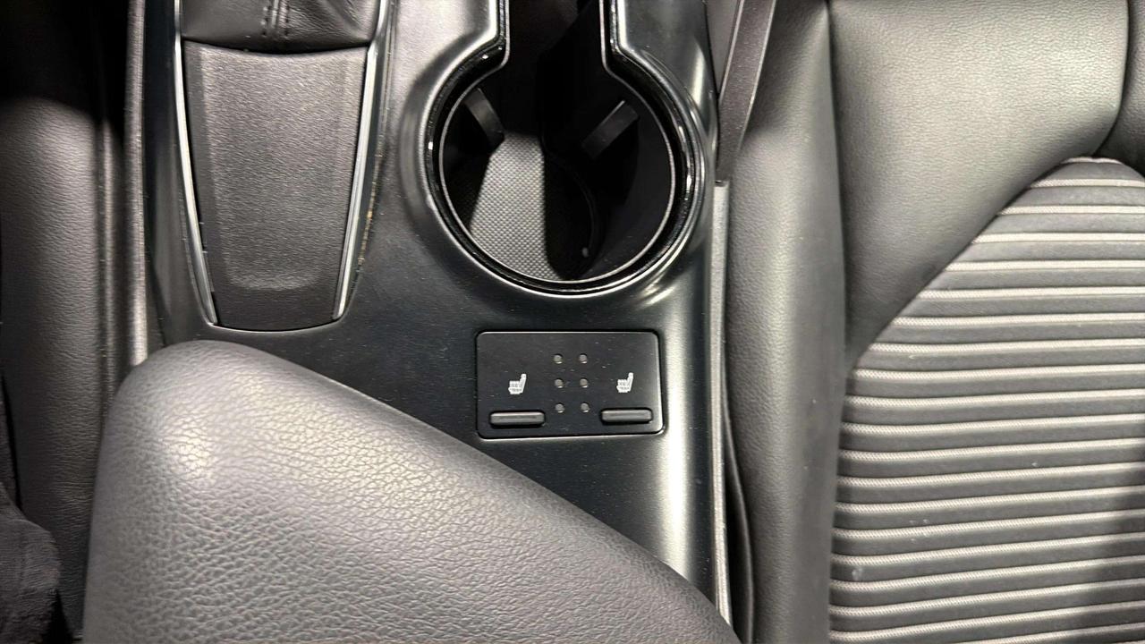 2019 Toyota Camry SE | HEATED SEATS | ALLOY'S | CARPLAY | CLEAN CARF Photo