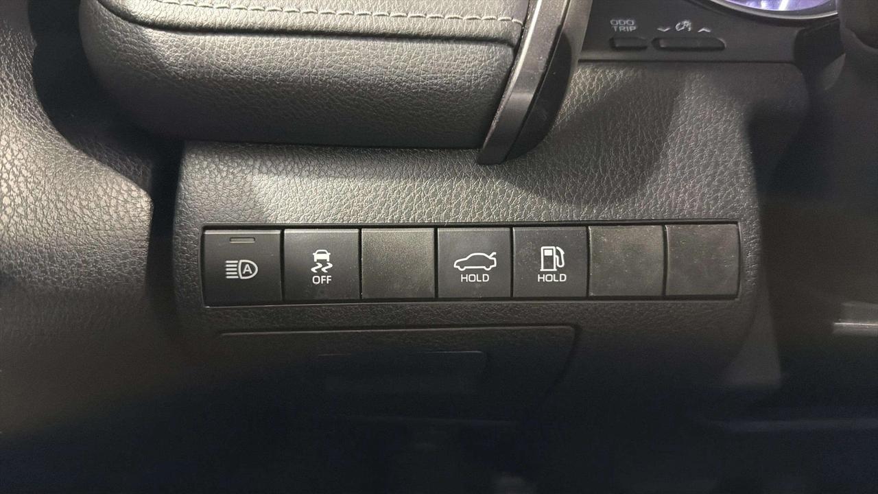 2019 Toyota Camry SE | HEATED SEATS | ALLOY'S | CARPLAY | CLEAN CARF Photo