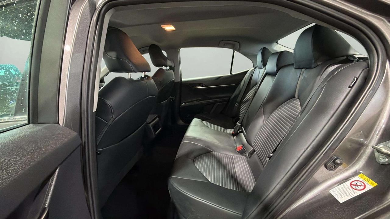 2019 Toyota Camry SE | HEATED SEATS | ALLOY'S | CARPLAY | CLEAN CARF Photo
