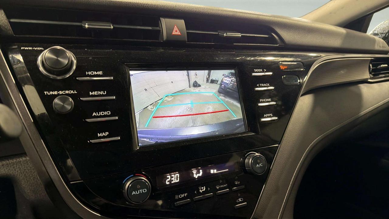 2019 Toyota Camry SE | HEATED SEATS | ALLOY'S | CARPLAY | CLEAN CARF Photo