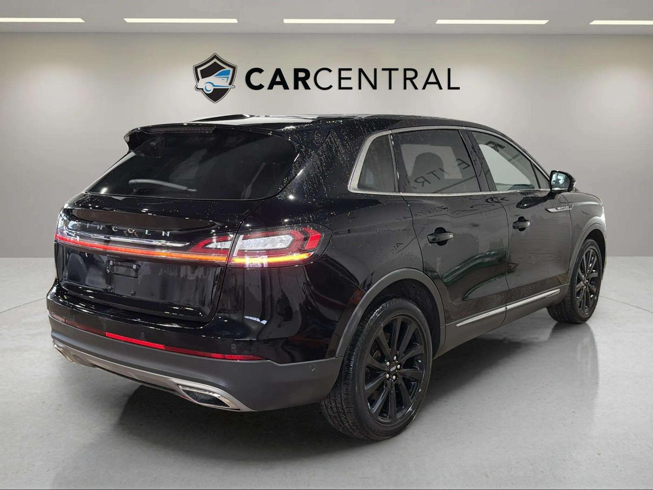 2023 Lincoln Nautilus RESERVE | AWD | MONOCHROMATIC PKG | CLEAN CARFAX Photo4