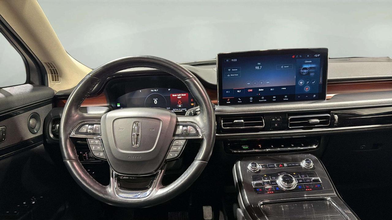 2023 Lincoln Nautilus RESERVE | AWD | MONOCHROMATIC PKG | CLEAN CARFAX Photo