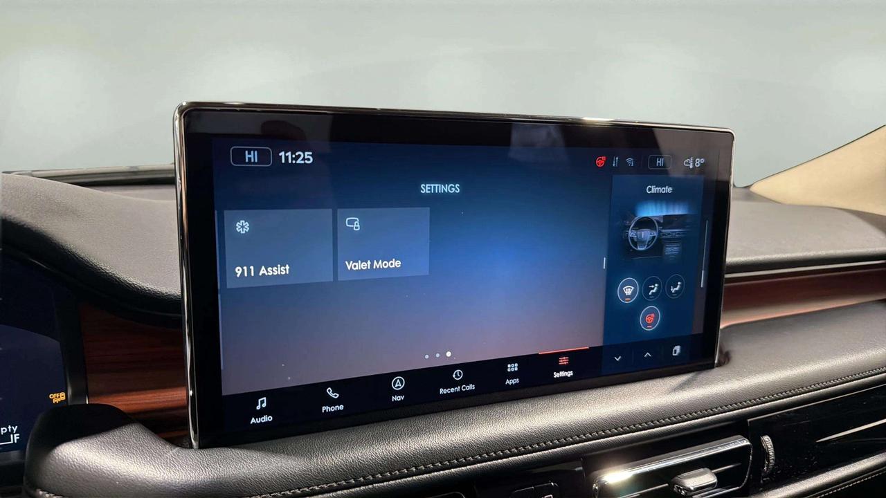 2023 Lincoln Nautilus RESERVE | AWD | MONOCHROMATIC PKG | CLEAN CARFAX Photo