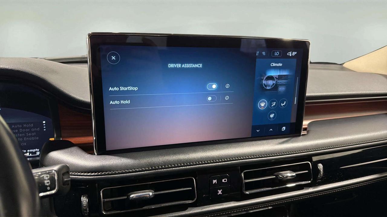 2023 Lincoln Nautilus RESERVE | AWD | MONOCHROMATIC PKG | CLEAN CARFAX Photo