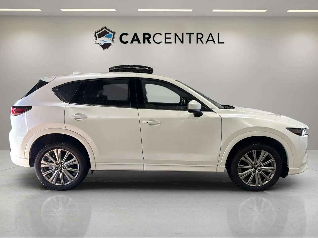 2022 Mazda CX-5 SIGNATURE | AWD | LEATHER | ROOF | CLEAN CARFAX Photo