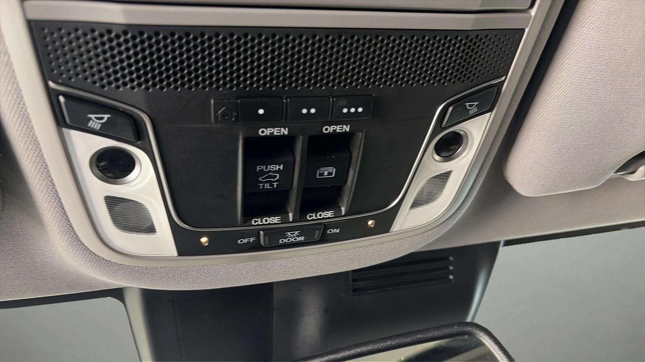 2021 Honda CR-V TOURING | AWD | LEATHER | SUNROOF | HEATED SEATS Photo