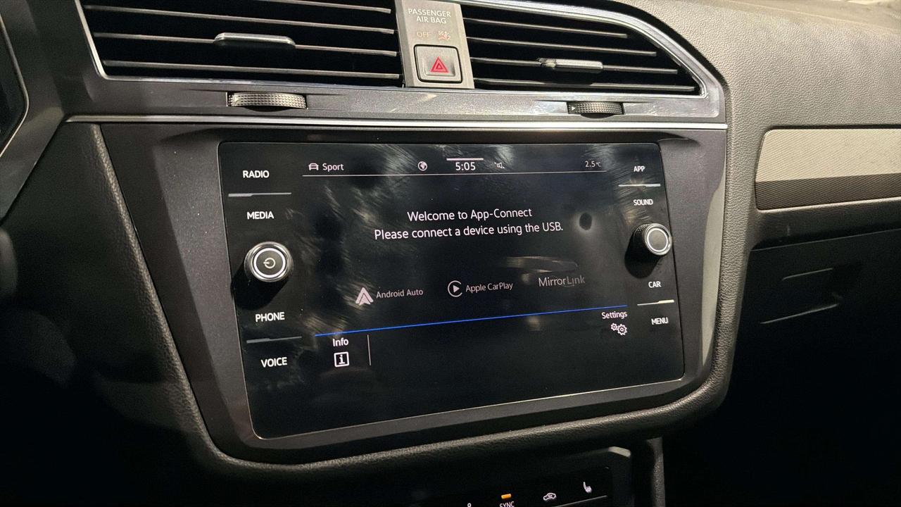 2023 Volkswagen Tiguan COMFORTLINE| CLEAN CARFAX | CARPLAY | LEATHERETTE Photo