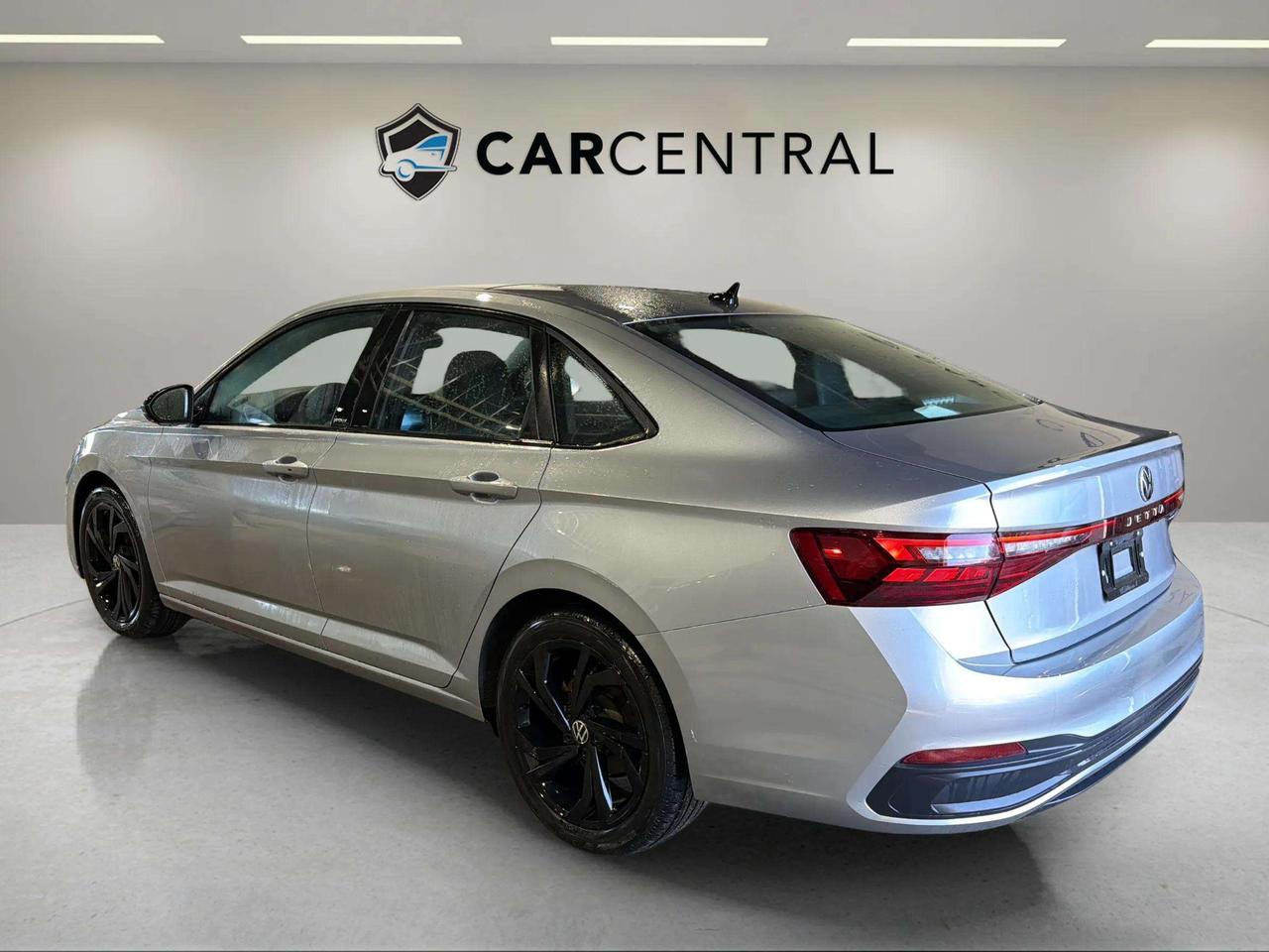 2025 Volkswagen Jetta COMFORTLINE | SPORT | PANO ROOF | CLEAN CARFAX Photo2