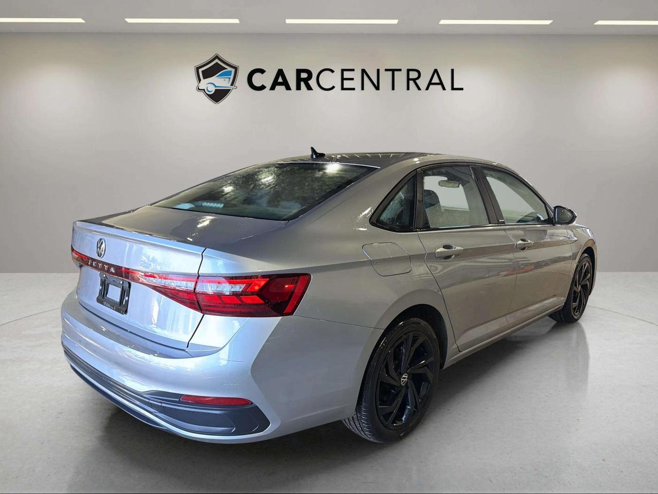 2025 Volkswagen Jetta COMFORTLINE | SPORT | PANO ROOF | CLEAN CARFAX Photo4
