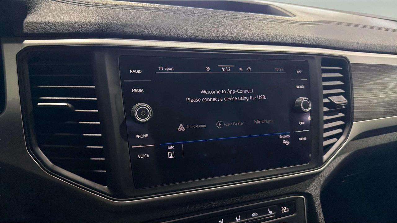 2022 Volkswagen Atlas Cross Sport COMFORTLINE | CLEAN CARFAX| CARPLAY | LEATHERETTE Photo