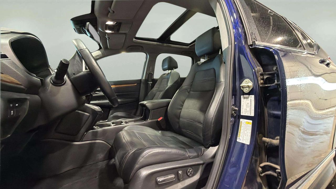 2019 Honda CR-V TOURING | SUNROOF| 18 SERVICE REC | LEATHER Photo