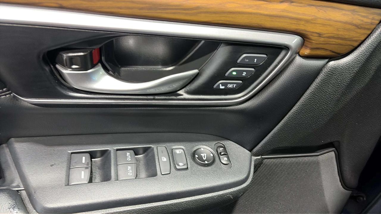 2019 Honda CR-V TOURING | SUNROOF| 18 SERVICE REC | LEATHER Photo