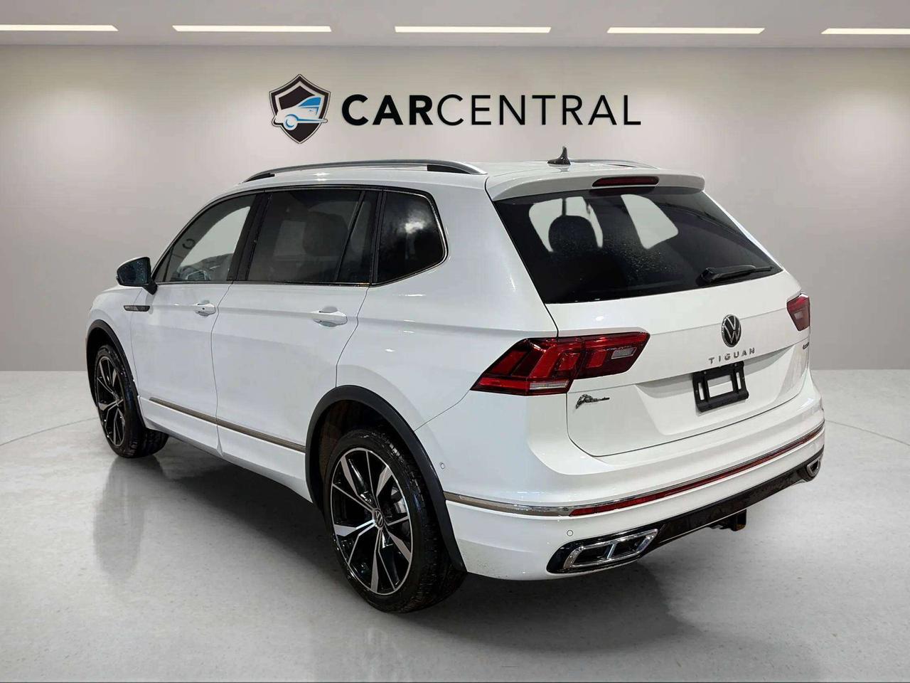 2022 Volkswagen Tiguan HIGHLINE R-LINE | LOADED|  1 OWNER | CLEAN CARFAX Photo