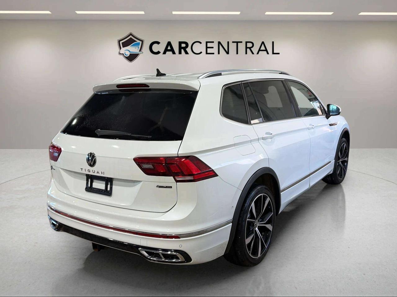 2022 Volkswagen Tiguan HIGHLINE R-LINE | LOADED|  1 OWNER | CLEAN CARFAX Photo