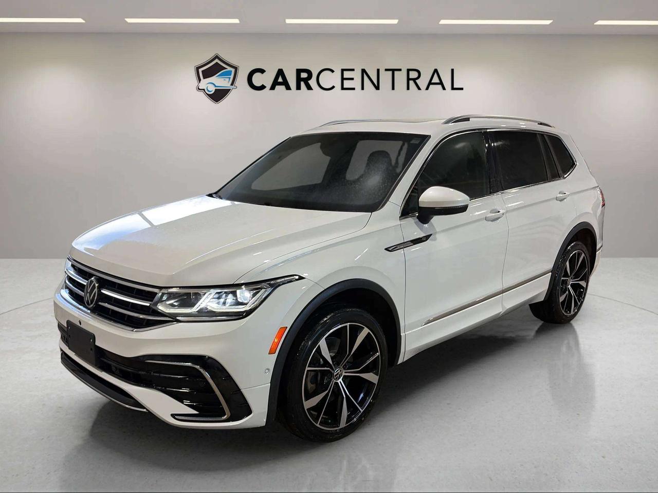 2022 Volkswagen Tiguan HIGHLINE R-LINE | LOADED|  1 OWNER | CLEAN CARFAX Photo
