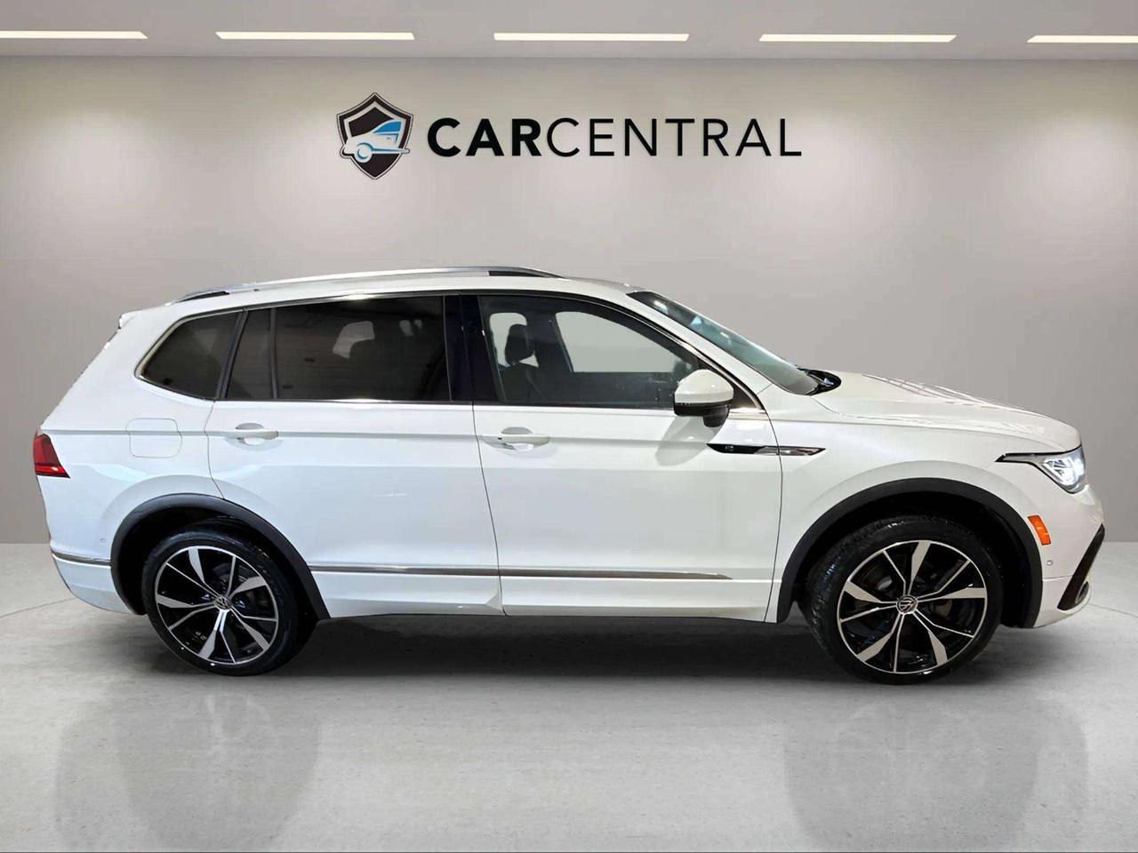 2022 Volkswagen Tiguan HIGHLINE R-LINE | LOADED|  1 OWNER | CLEAN CARFAX Photo