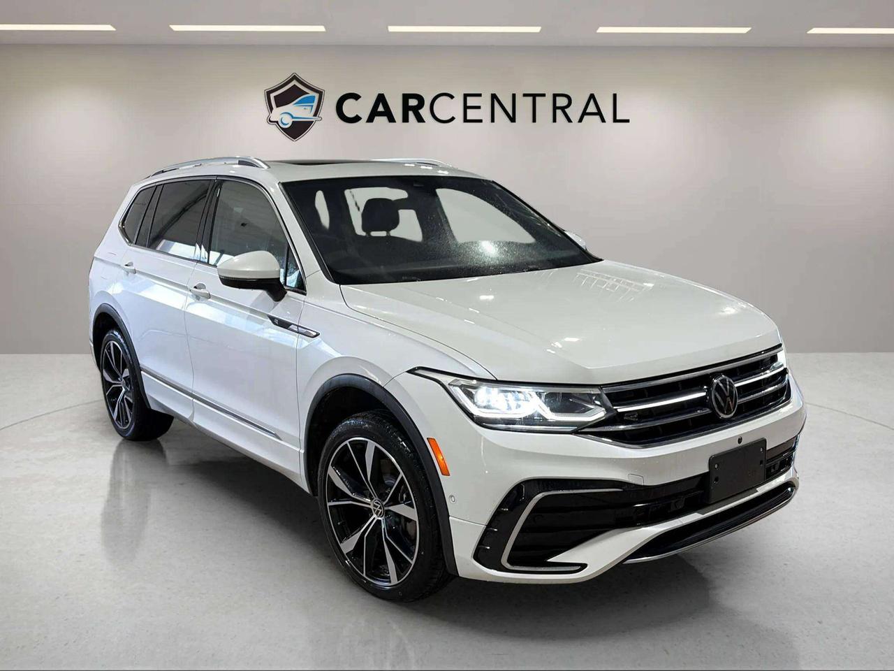 2022 Volkswagen Tiguan HIGHLINE R-LINE | LOADED|  1 OWNER | CLEAN CARFAX Photo