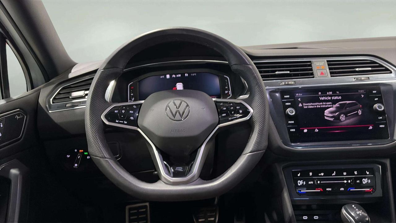 2022 Volkswagen Tiguan HIGHLINE R-LINE | LOADED|  1 OWNER | CLEAN CARFAX Photo