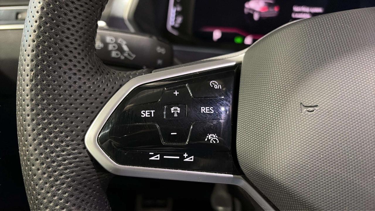 2022 Volkswagen Tiguan HIGHLINE R-LINE | LOADED|  1 OWNER | CLEAN CARFAX Photo