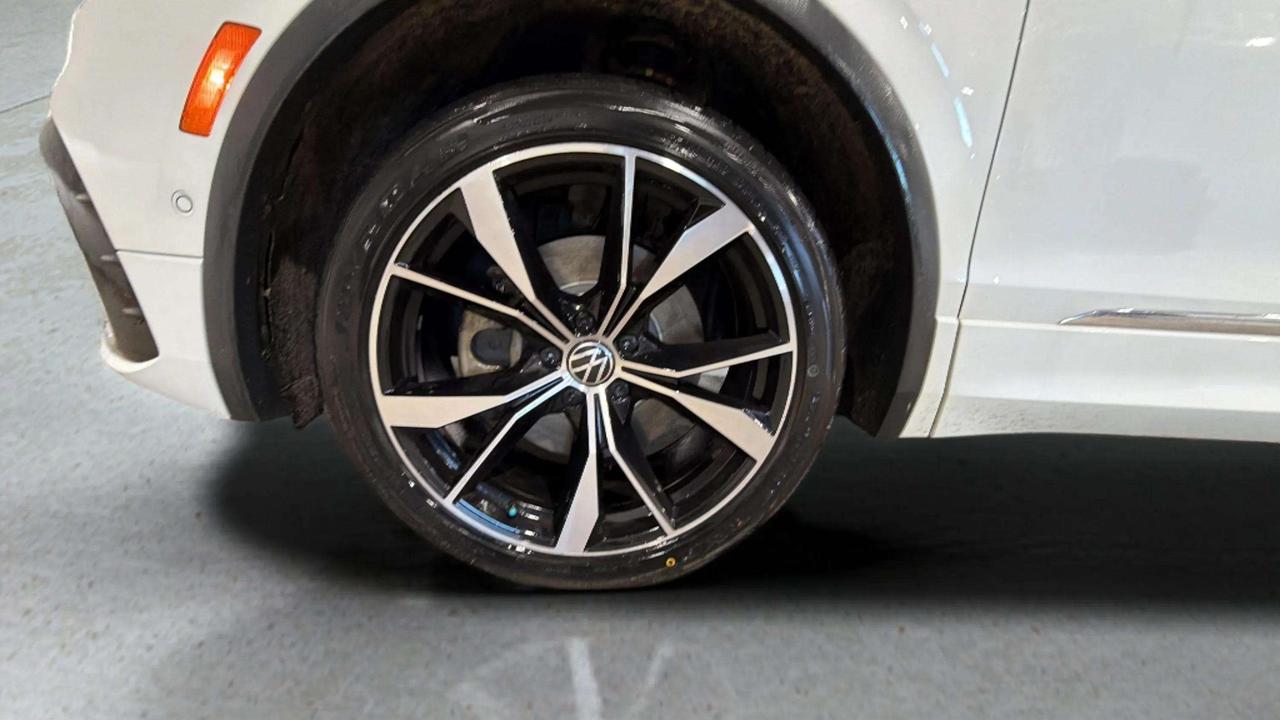 2022 Volkswagen Tiguan HIGHLINE R-LINE | LOADED|  1 OWNER | CLEAN CARFAX Photo