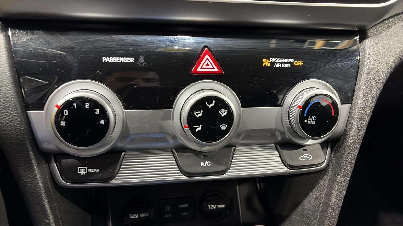 2020 Hyundai Elantra ESSENTIAL | HEATED SEATS | CARPLAY | CLEAN CARFAX Photo