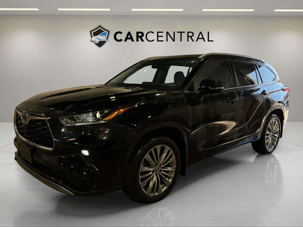 2024 Toyota Highlander PLATINUM | AWD | PANO ROOF | LEATHER | CLEAN CARFA Photo