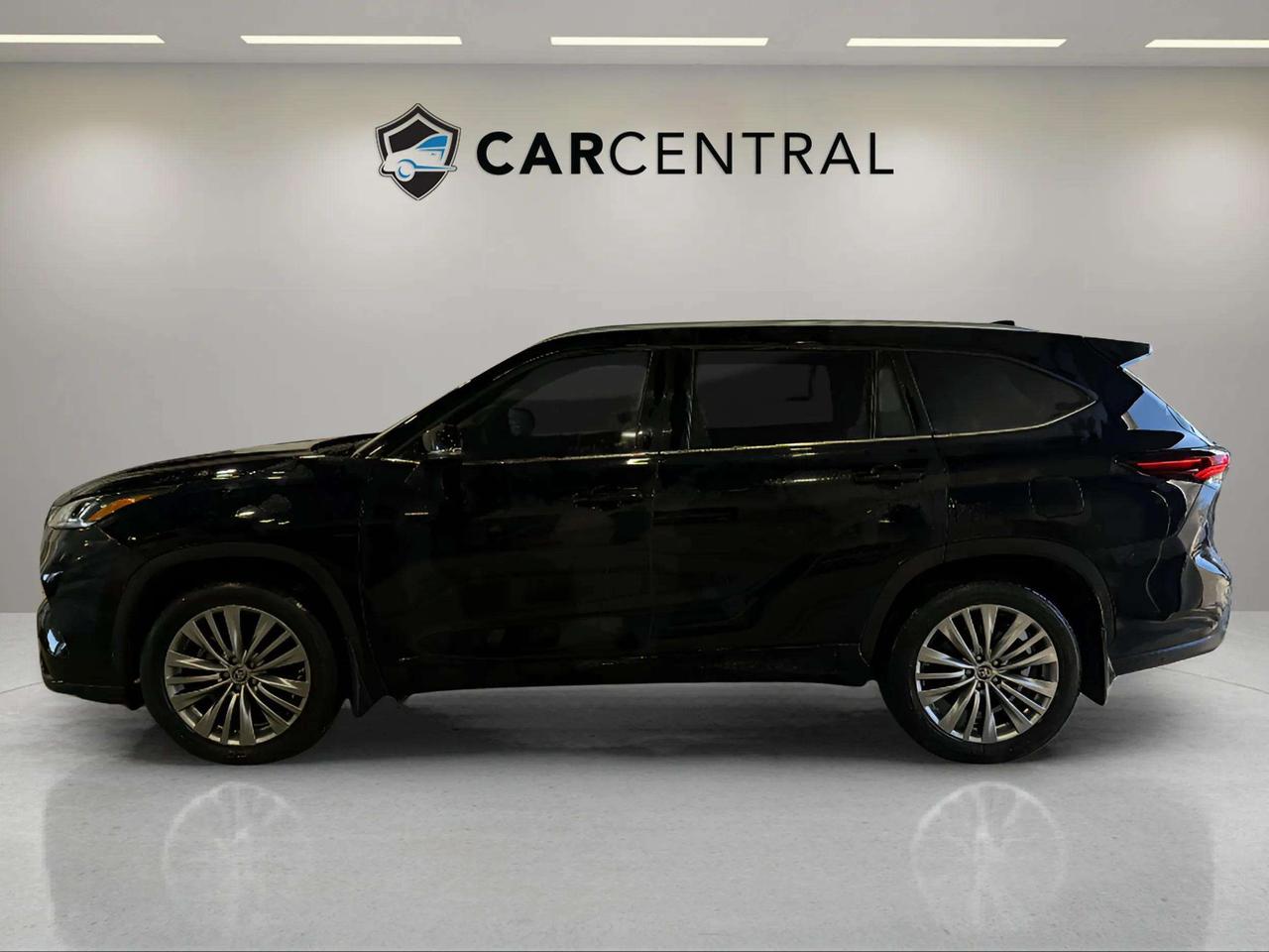 2024 Toyota Highlander PLATINUM | AWD | PANO ROOF | LEATHER | CLEAN CARFA Photo
