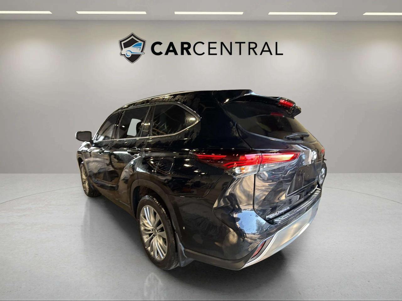 2024 Toyota Highlander PLATINUM | AWD | PANO ROOF | LEATHER | CLEAN CARFA Photo2