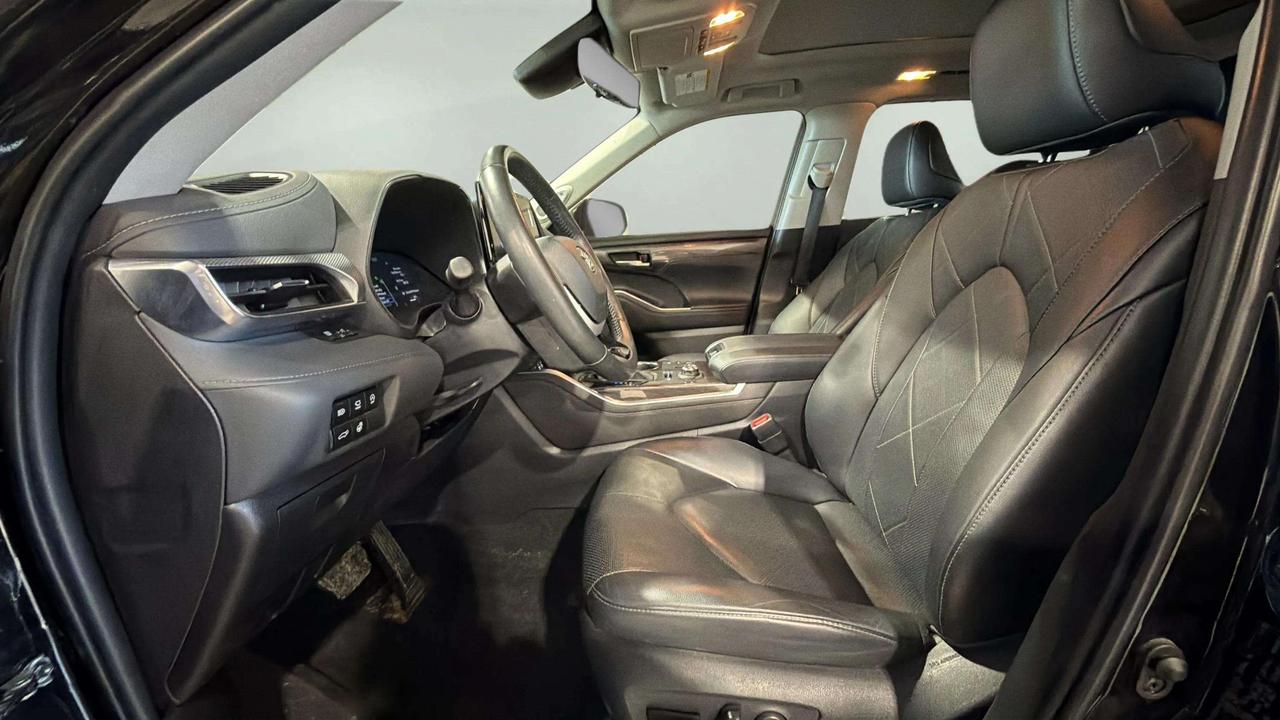 2024 Toyota Highlander PLATINUM | AWD | PANO ROOF | LEATHER | CLEAN CARFA Photo