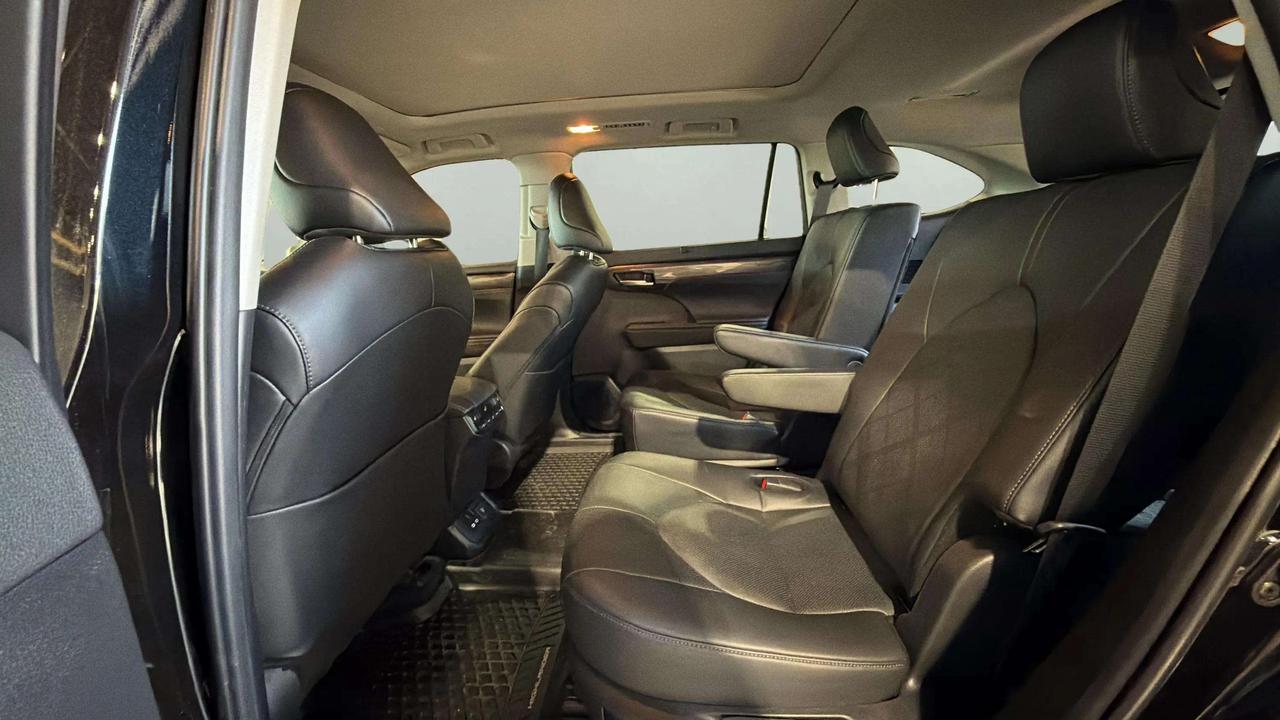 2024 Toyota Highlander PLATINUM | AWD | PANO ROOF | LEATHER | CLEAN CARFA Photo