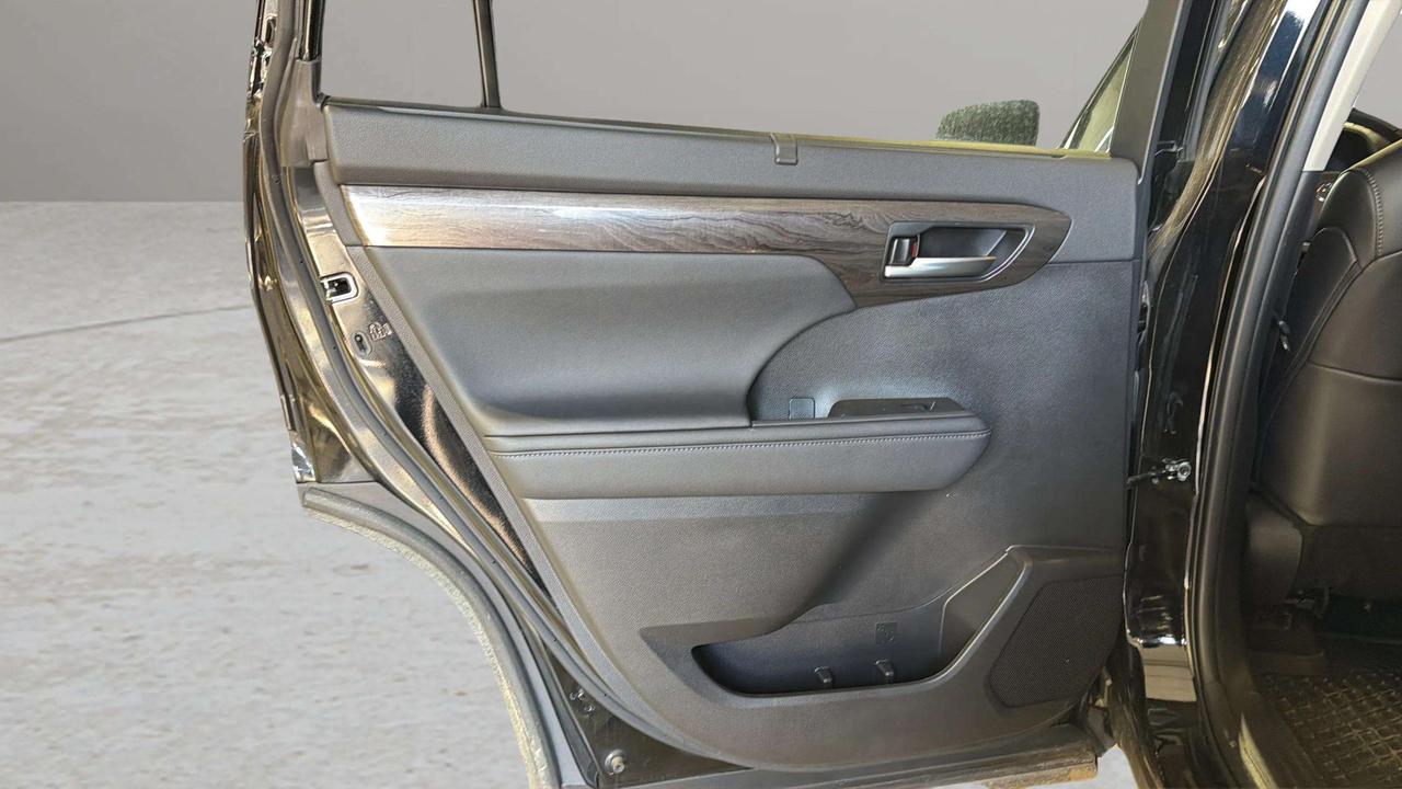 2024 Toyota Highlander PLATINUM | AWD | PANO ROOF | LEATHER | CLEAN CARFA Photo