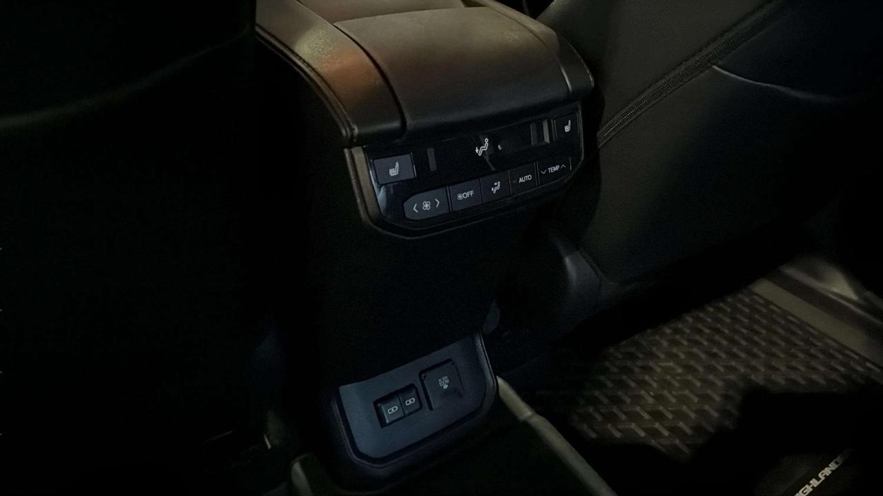 2024 Toyota Highlander PLATINUM | AWD | PANO ROOF | LEATHER | CLEAN CARFA Photo