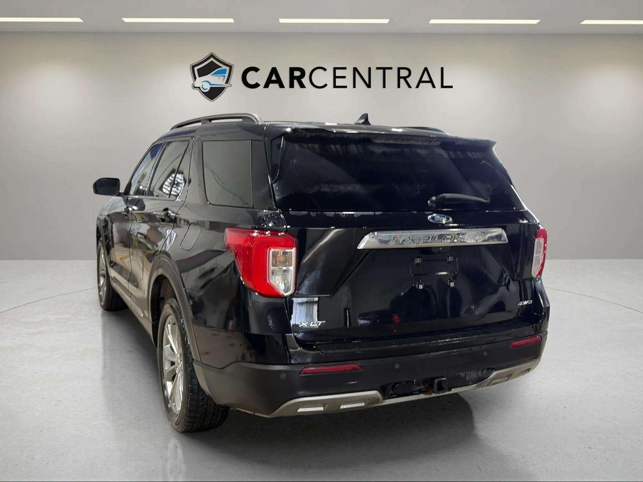 2021 Ford Explorer XLT | 4WD | PANO ROOF | TOW PKG | CLEAN CARFAX Photo