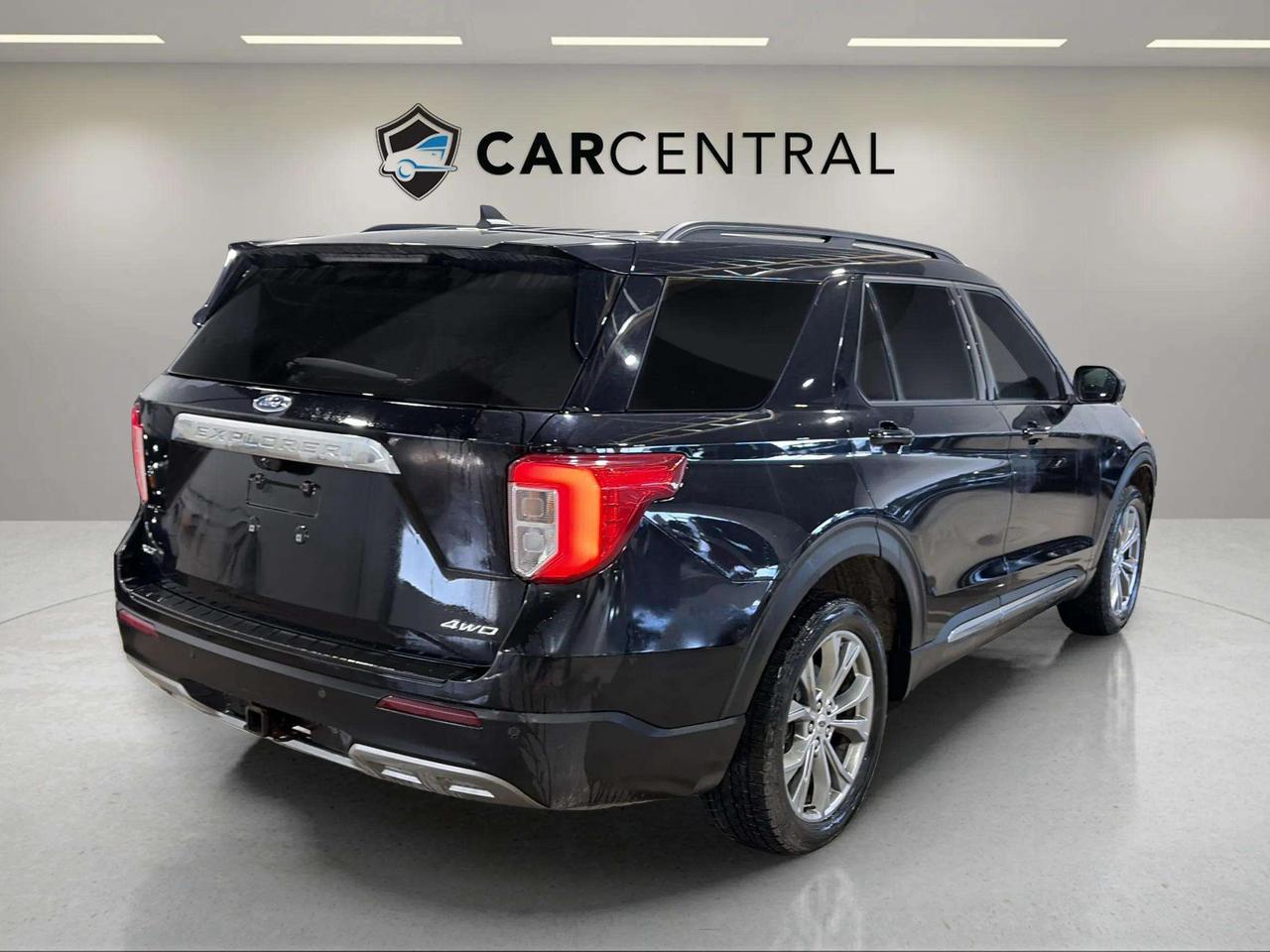2021 Ford Explorer XLT | 4WD | PANO ROOF | TOW PKG | CLEAN CARFAX Photo