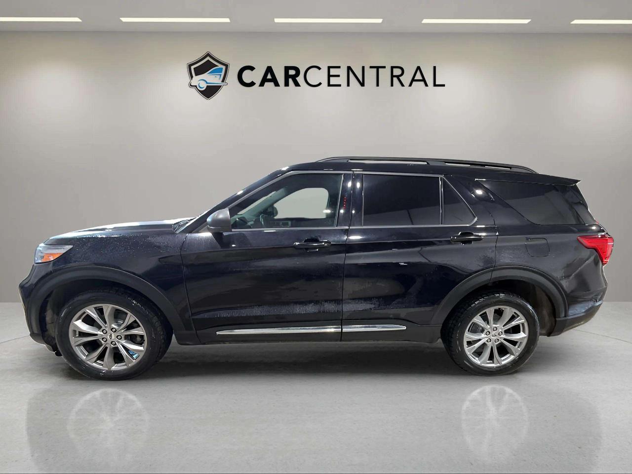 2021 Ford Explorer XLT | 4WD | PANO ROOF | TOW PKG | CLEAN CARFAX Photo