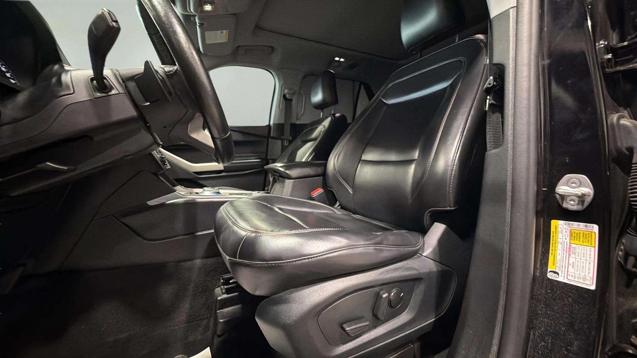 2021 Ford Explorer XLT | 4WD | PANO ROOF | TOW PKG | CLEAN CARFAX Photo