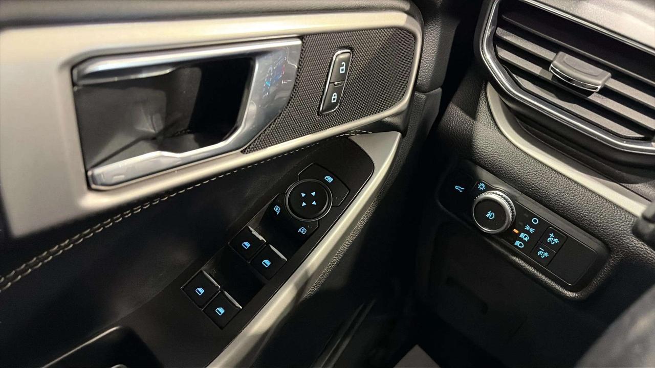 2021 Ford Explorer XLT | 4WD | PANO ROOF | TOW PKG | CLEAN CARFAX Photo
