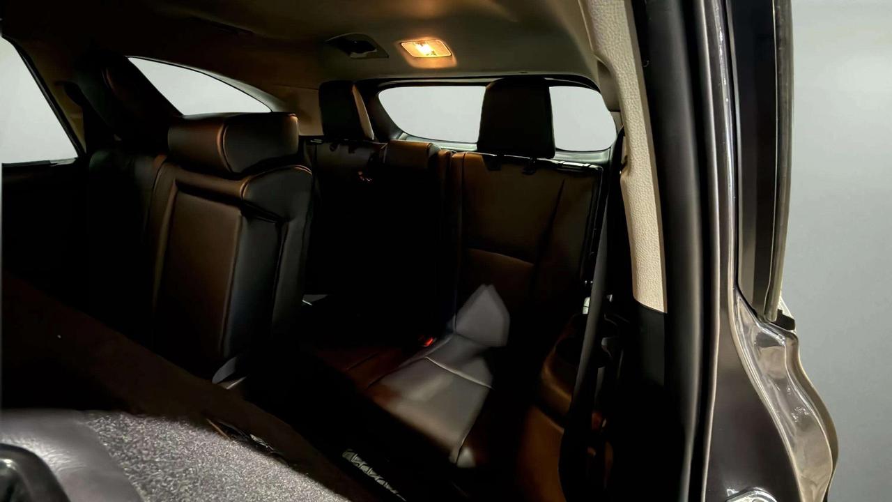 2022 Toyota Highlander XLE | AWD | SUNROOF | LEATHER | CLEAN CARFAX Photo