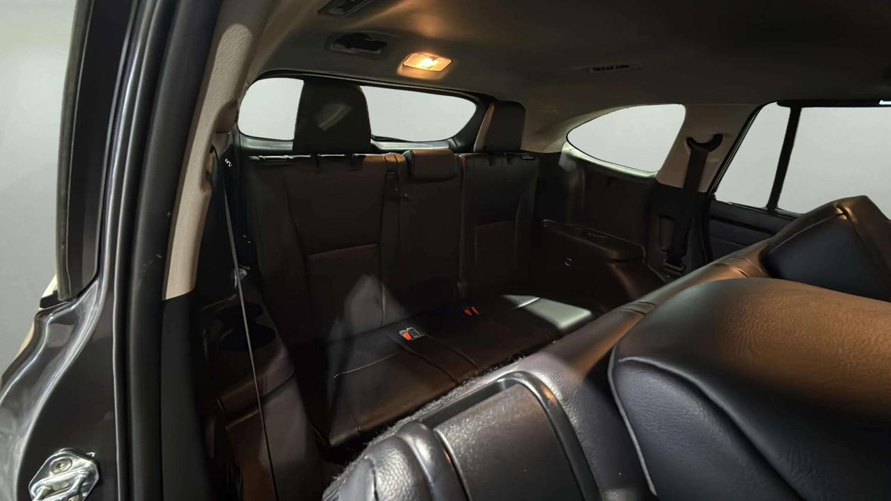 2022 Toyota Highlander XLE | AWD | SUNROOF | LEATHER | CLEAN CARFAX Photo