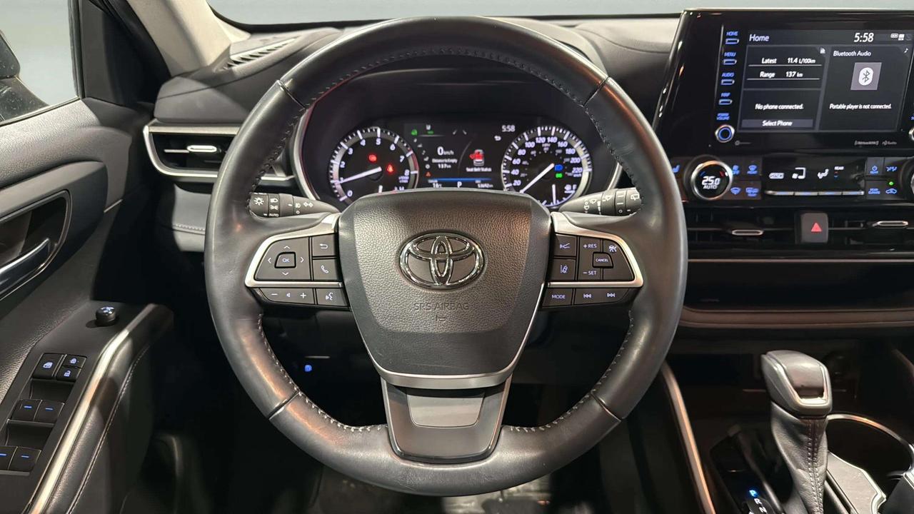 2022 Toyota Highlander XLE | AWD | SUNROOF | LEATHER | CLEAN CARFAX Photo
