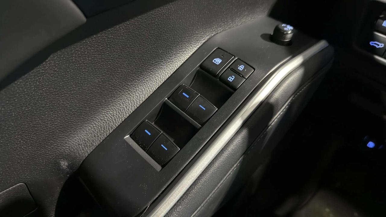 2022 Toyota Highlander XLE | AWD | SUNROOF | LEATHER | CLEAN CARFAX Photo