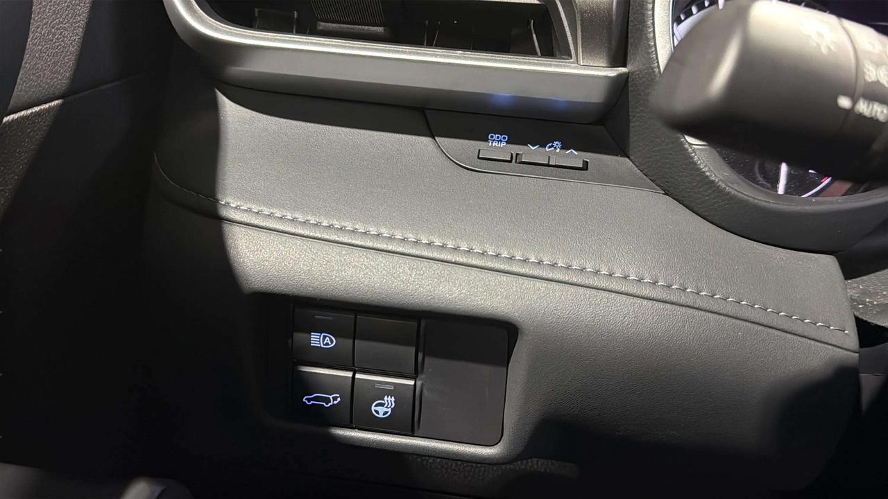 2022 Toyota Highlander XLE | AWD | SUNROOF | LEATHER | CLEAN CARFAX Photo