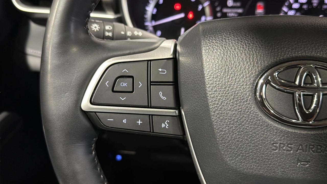 2022 Toyota Highlander XLE | AWD | SUNROOF | LEATHER | CLEAN CARFAX Photo