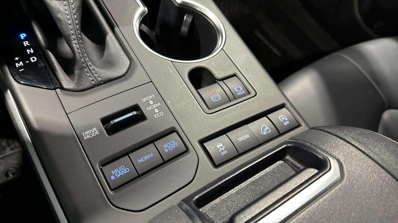 2022 Toyota Highlander XLE | AWD | SUNROOF | LEATHER | CLEAN CARFAX Photo
