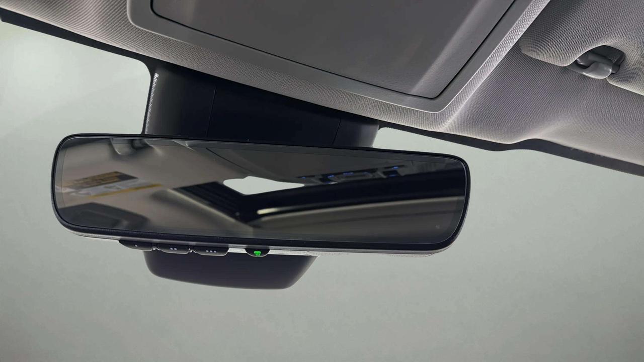 2022 Toyota Highlander XLE | AWD | SUNROOF | LEATHER | CLEAN CARFAX Photo